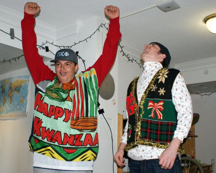 Papá Noel, Jesús y un cartón de agua: la desconcertante sudadera de Navidad que encontrarás en Primark