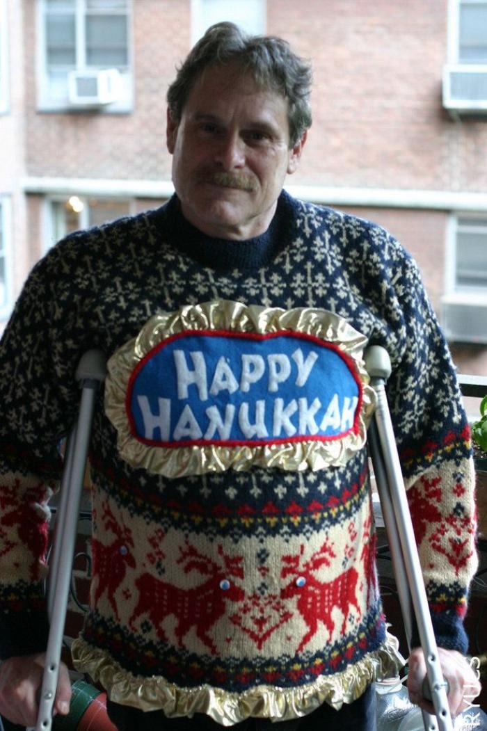 Papá Noel, Jesús y un cartón de agua: la desconcertante sudadera de Navidad que encontrarás en Primark