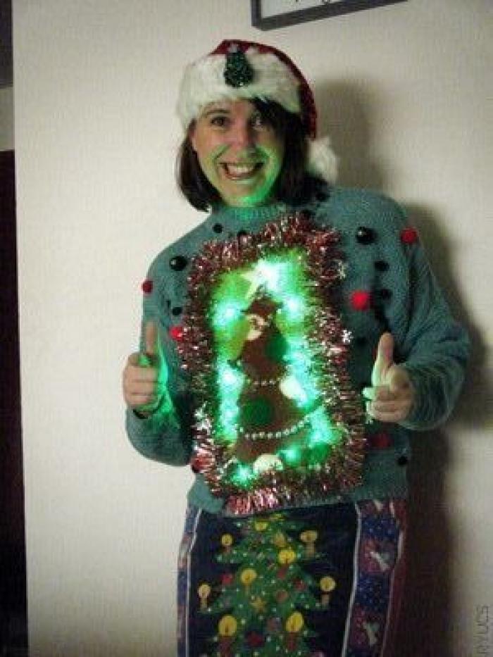 Papá Noel, Jesús y un cartón de agua: la desconcertante sudadera de Navidad que encontrarás en Primark