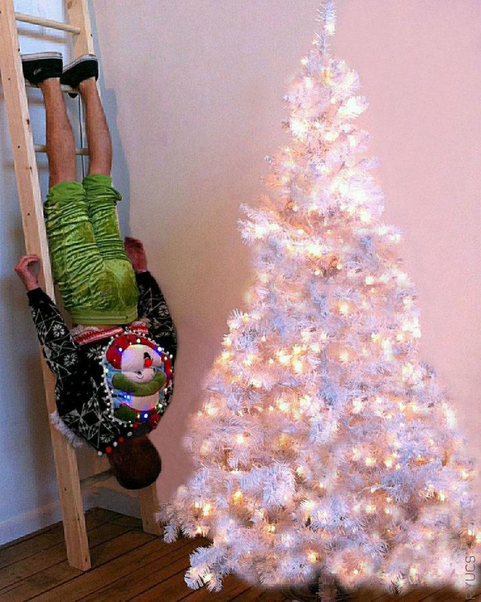 Papá Noel, Jesús y un cartón de agua: la desconcertante sudadera de Navidad que encontrarás en Primark
