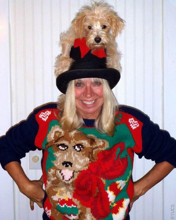 Papá Noel, Jesús y un cartón de agua: la desconcertante sudadera de Navidad que encontrarás en Primark