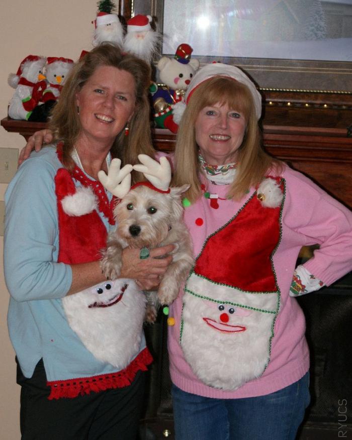 Papá Noel, Jesús y un cartón de agua: la desconcertante sudadera de Navidad que encontrarás en Primark