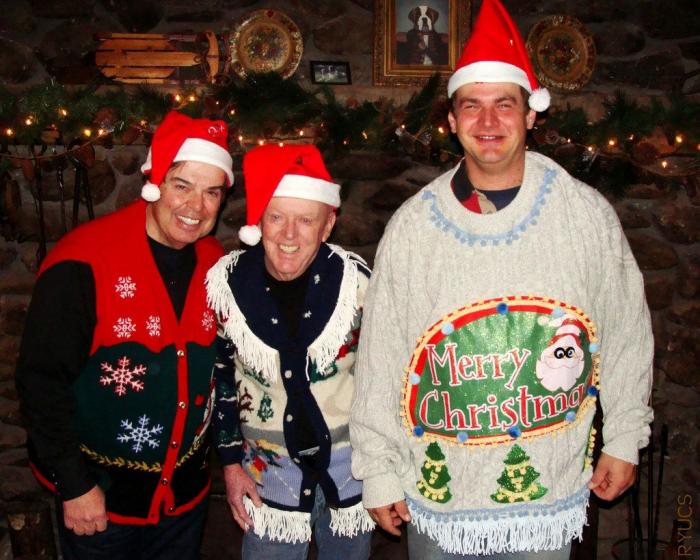 Papá Noel, Jesús y un cartón de agua: la desconcertante sudadera de Navidad que encontrarás en Primark