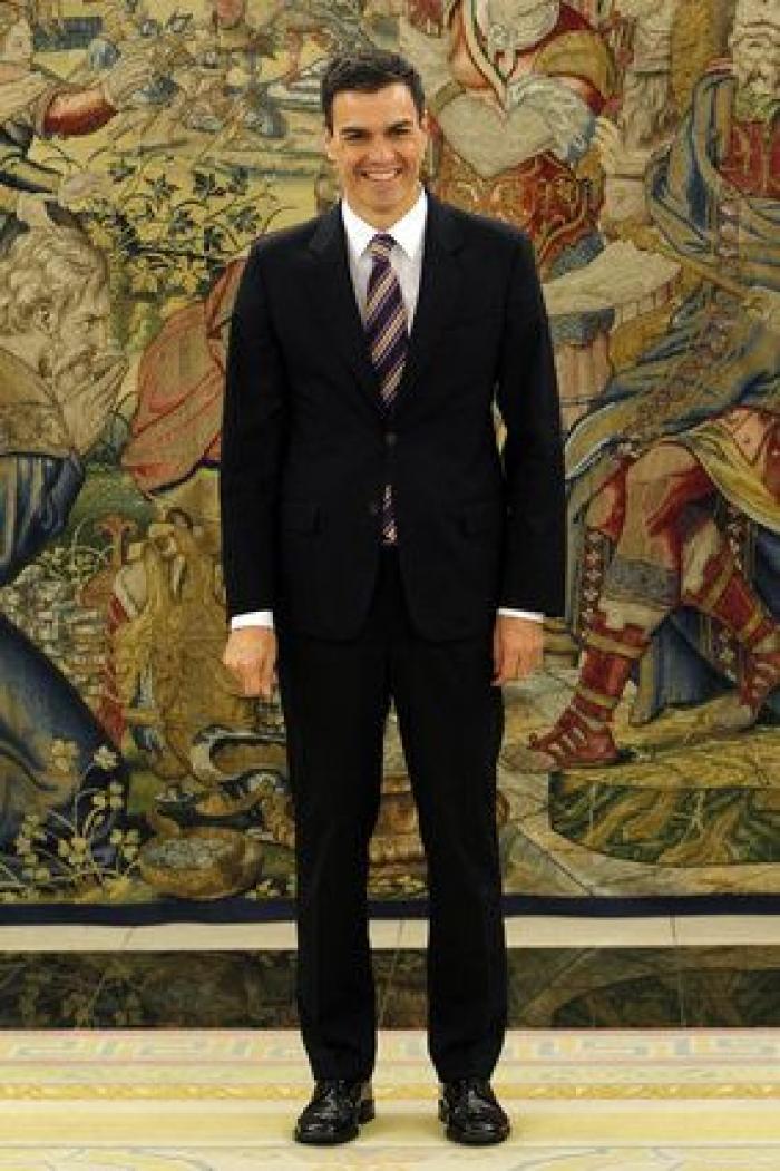 La dirección del PSOE aprueba por unanimidad que Sánchez forme un Gobierno monocolor