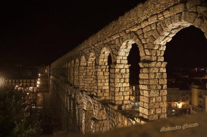 España de noche: 10 rincones que querrás conocer a la luz de la luna