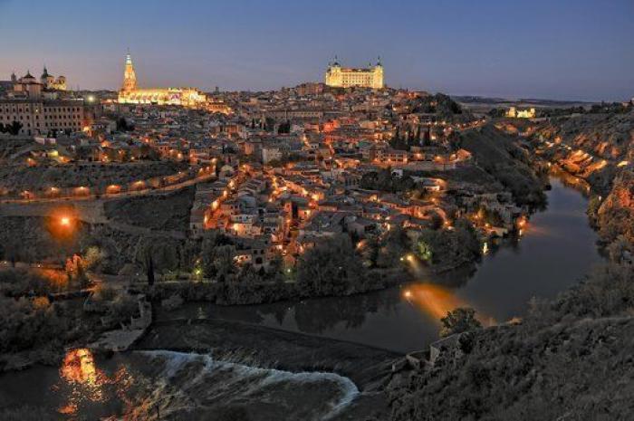 España de noche: 10 rincones que querrás conocer a la luz de la luna