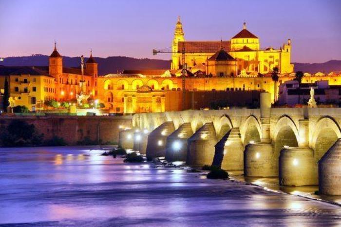 España de noche: 10 rincones que querrás conocer a la luz de la luna