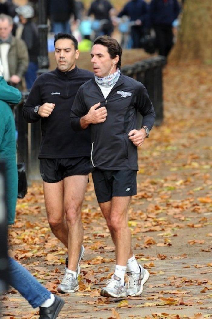 Las redes sociales sacan pecho con las fotos de Rajoy practicando senderismo (FOTOS)