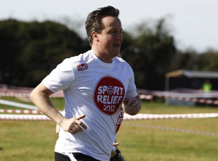 Las redes sociales sacan pecho con las fotos de Rajoy practicando senderismo (FOTOS)