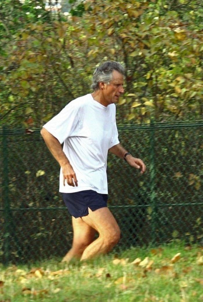 Las redes sociales sacan pecho con las fotos de Rajoy practicando senderismo (FOTOS)