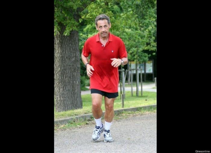 Las redes sociales sacan pecho con las fotos de Rajoy practicando senderismo (FOTOS)