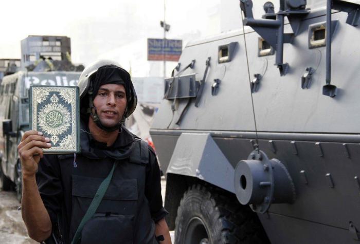 Mohamed el Baradei deja la vicepresidencia del Gobierno de Egipto