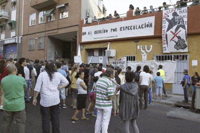 Se atrinchera 17 horas en una nave en Zaragoza para evitar ser desahuciado