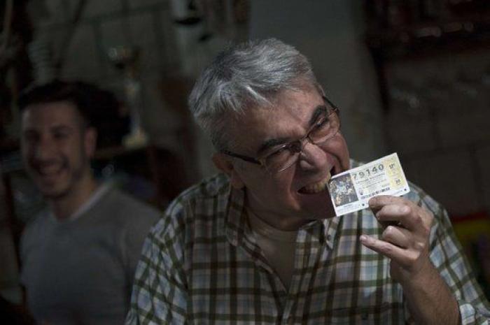 Se entera en directo en Canal Sur de que realmente no le ha tocado el Gordo