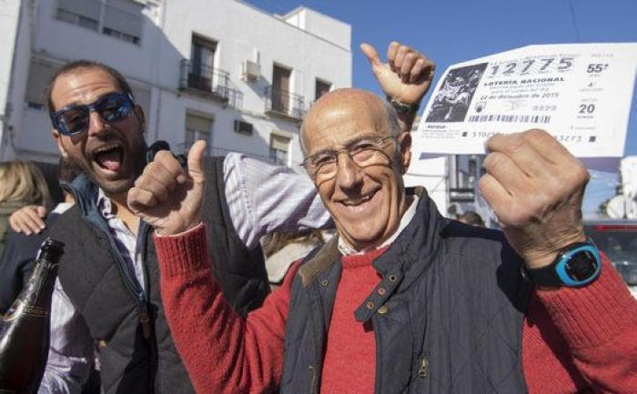 Se entera en directo en Canal Sur de que realmente no le ha tocado el Gordo