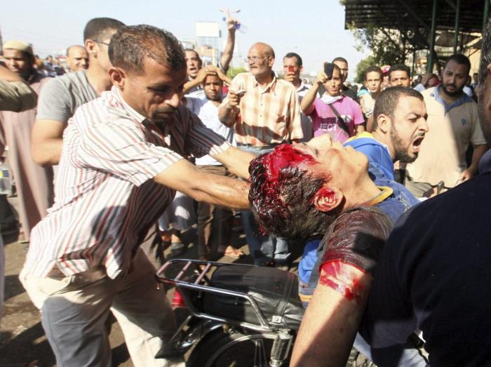 El hombre tiroteado frente al tanque en Ismailyia (VÍDEO)