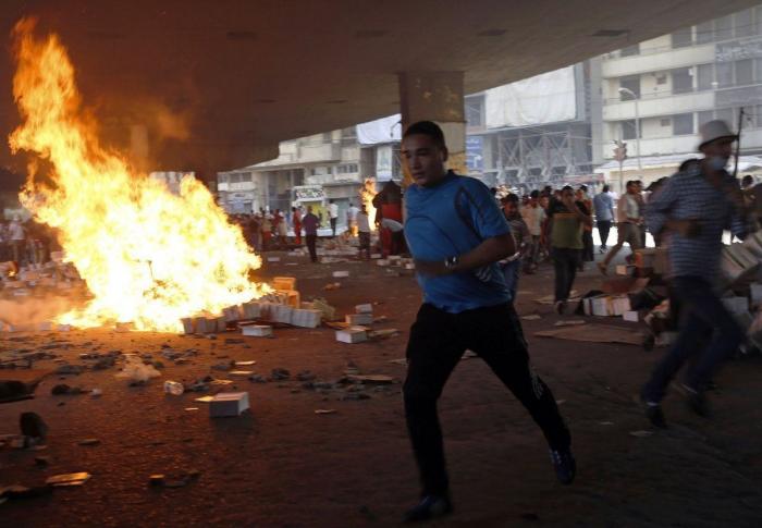El hombre tiroteado frente al tanque en Ismailyia (VÍDEO)