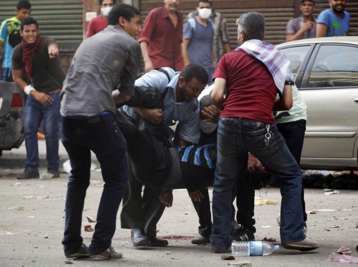 El hombre tiroteado frente al tanque en Ismailyia (VÍDEO)