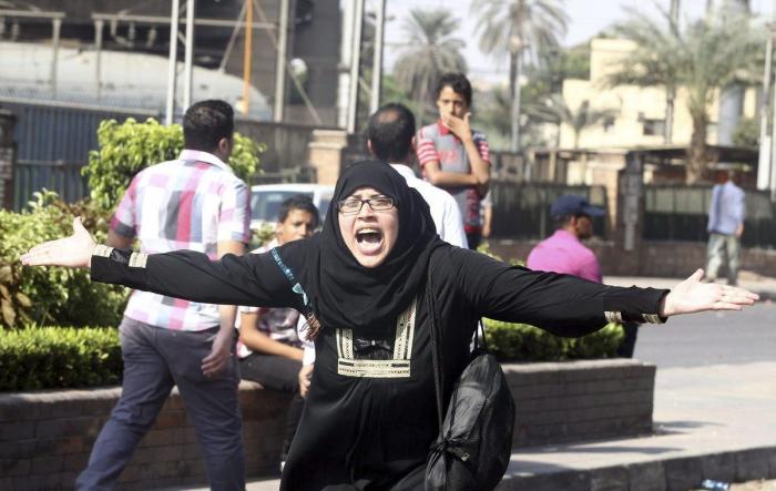 El hombre tiroteado frente al tanque en Ismailyia (VÍDEO)