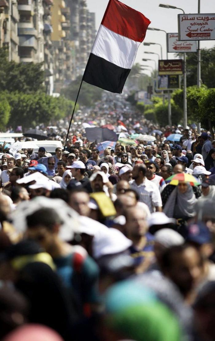 El hombre tiroteado frente al tanque en Ismailyia (VÍDEO)