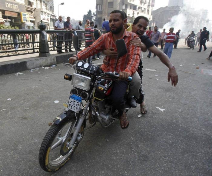 El hombre tiroteado frente al tanque en Ismailyia (VÍDEO)