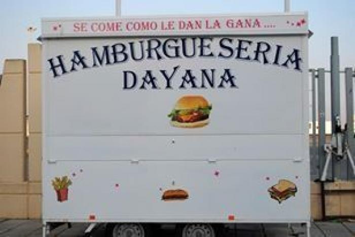 Pérez-Reverte aplaude el cartel que ha visto en un hotel: lleva 19.000 'me gusta' en horas