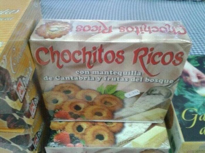 Pérez-Reverte aplaude el cartel que ha visto en un hotel: lleva 19.000 'me gusta' en horas