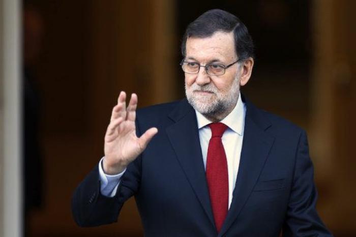 Rajoy y Sánchez, saludo serio en La Moncloa