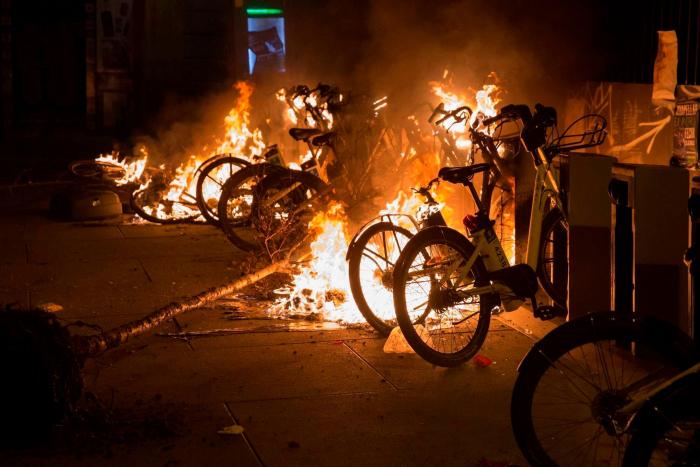 El vídeo de las cargas policiales en Lavapiés que indigna a las redes