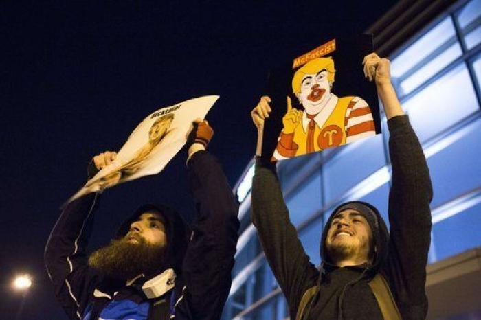 Cinco detenidos y dos policías heridos en un altercado que ha impedido un mitin de Trump