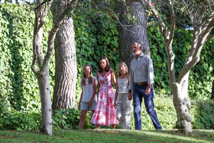 El detalle más desapercibido de esta foto genera teorías: fíjate en la oreja de Letizia