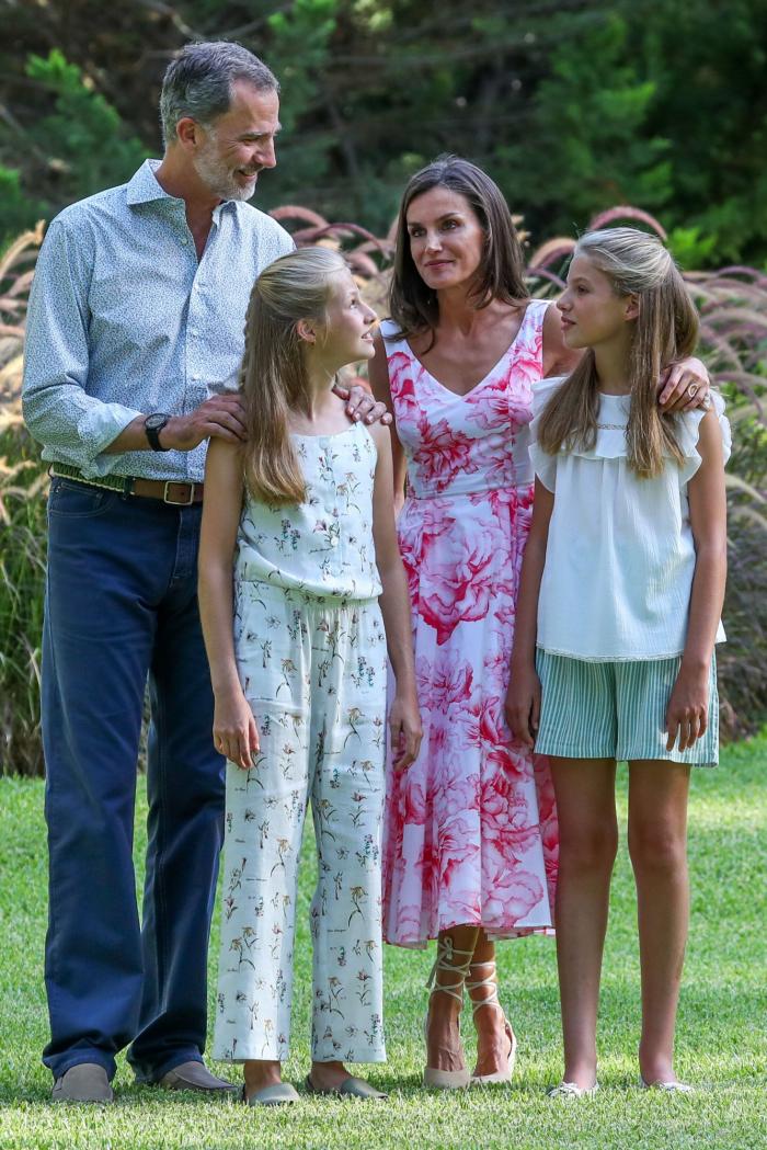 El detalle más desapercibido de esta foto genera teorías: fíjate en la oreja de Letizia