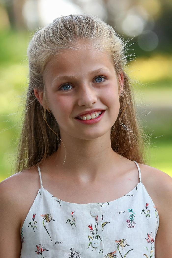 El detalle más desapercibido de esta foto genera teorías: fíjate en la oreja de Letizia