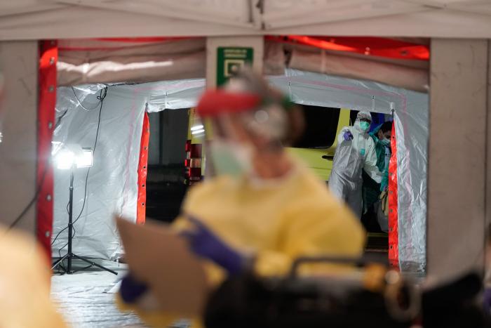 ¿Sirven las mascarillas caseras para protegerse del coronavirus?