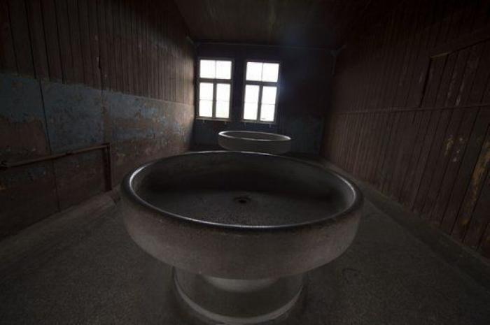 Los reyes honran en Viena a los republicanos víctimas del nazismo