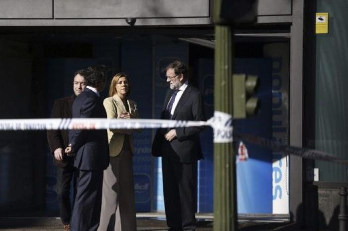 Un hombre que transportaba dos bombonas de butano empotra su coche contra la sede del PP