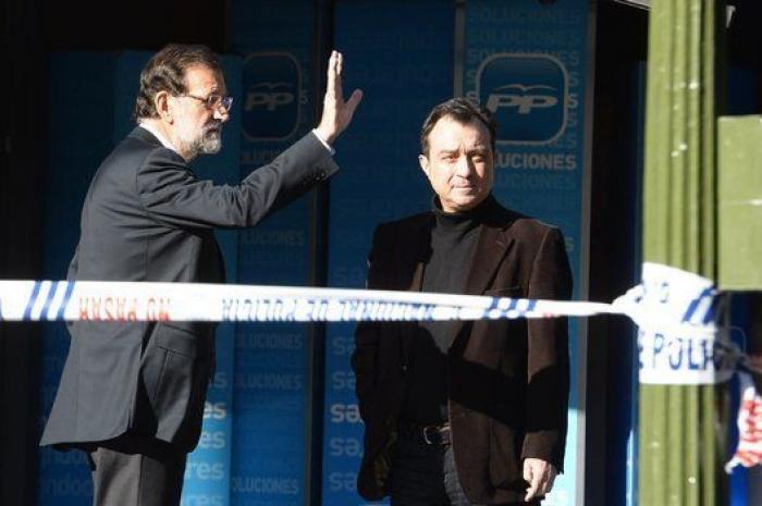 Un hombre que transportaba dos bombonas de butano empotra su coche contra la sede del PP