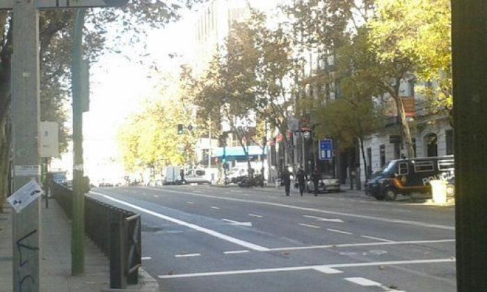 Un hombre que transportaba dos bombonas de butano empotra su coche contra la sede del PP