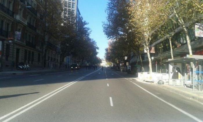 Un hombre que transportaba dos bombonas de butano empotra su coche contra la sede del PP