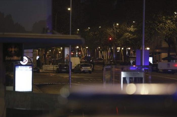 Un hombre que transportaba dos bombonas de butano empotra su coche contra la sede del PP