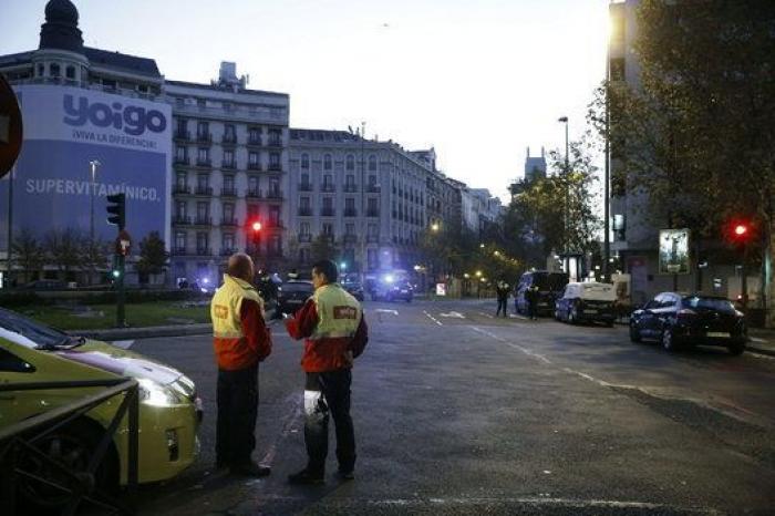 Un hombre que transportaba dos bombonas de butano empotra su coche contra la sede del PP