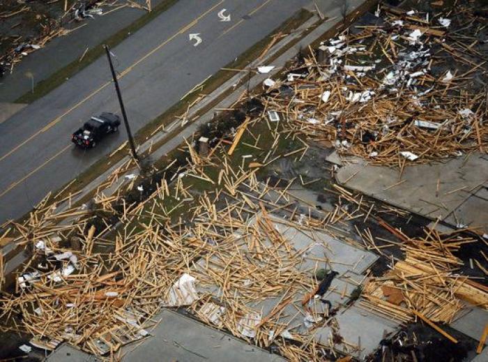 Tornados, tormentas e inundaciones inusuales dejan al menos 43 muertos en el sur de EEUU