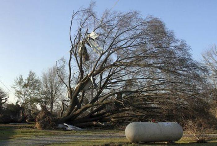 Tornados, tormentas e inundaciones inusuales dejan al menos 43 muertos en el sur de EEUU