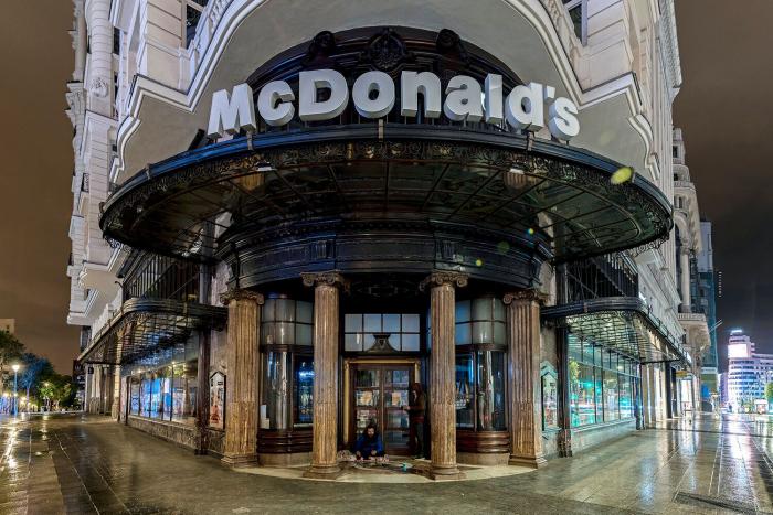 Madrid elimina el toque de queda y amplía una hora el cierre de la hostelería tras el fin del estado de alarma