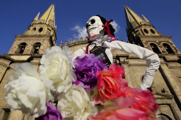 Muere una pareja tras caer al vacío desde un puente mientras se besaban