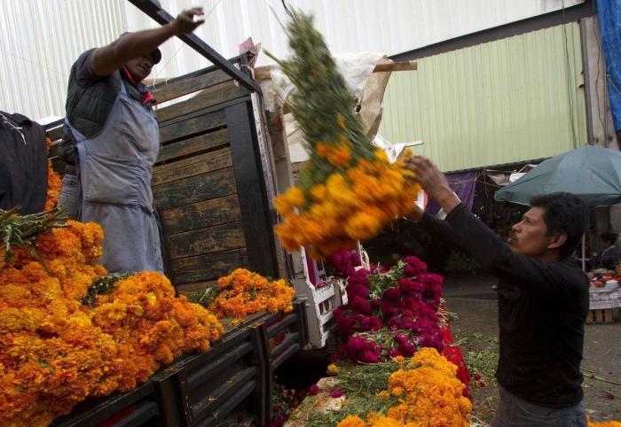Muere una pareja tras caer al vacío desde un puente mientras se besaban
