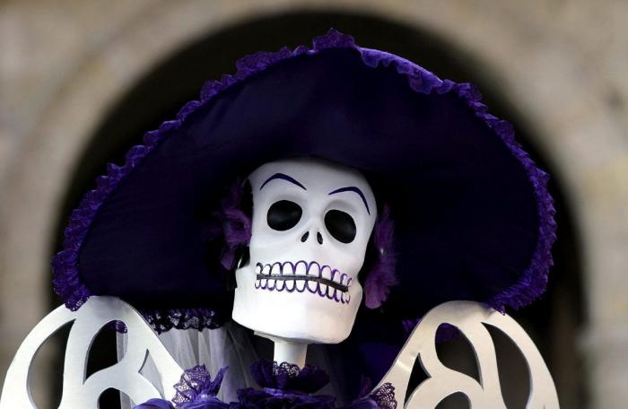 Muere una pareja tras caer al vacío desde un puente mientras se besaban