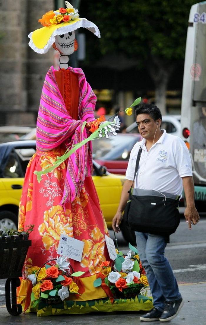 Muere una pareja tras caer al vacío desde un puente mientras se besaban