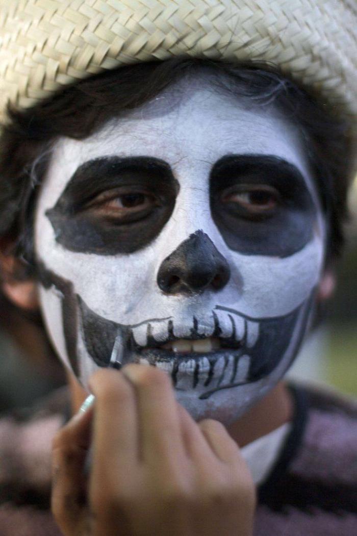 Muere una pareja tras caer al vacío desde un puente mientras se besaban