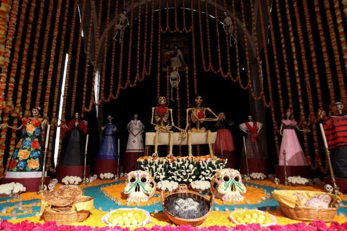 Muere una pareja tras caer al vacío desde un puente mientras se besaban